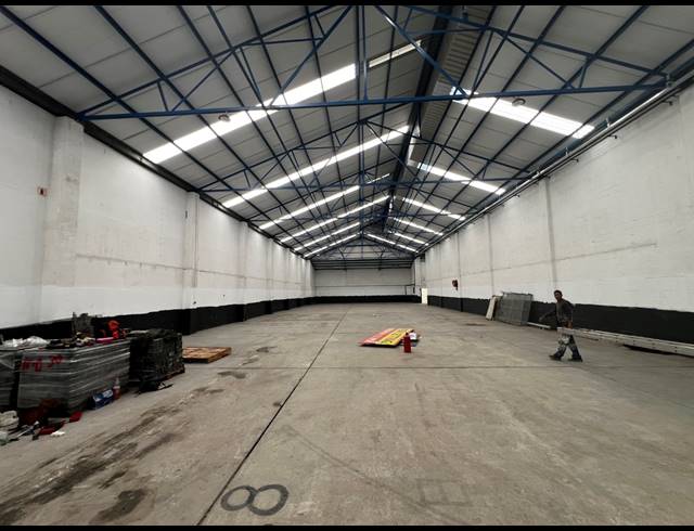 1,972M² WAREHOUSE TO LET IN BEACONVALE